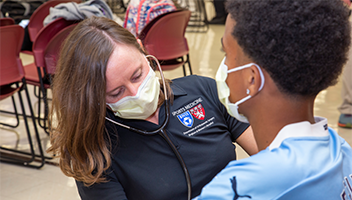Dr.Cheri Blauwet examining a student